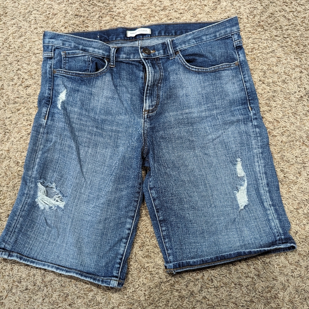 Banana Republic knee length shorts